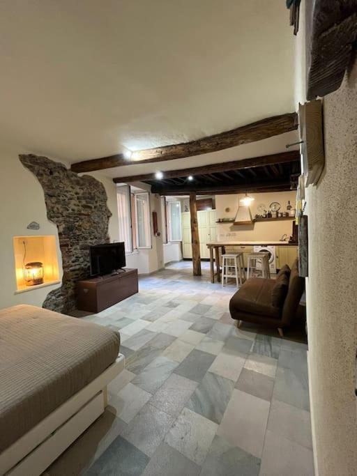 Iris 3: Un Fiore A Apartamento